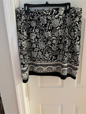Talbots Black & White Floral Border Print Skirt